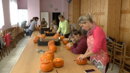 2018 - Halloweenské vyřezávání dýní v sokolovně.